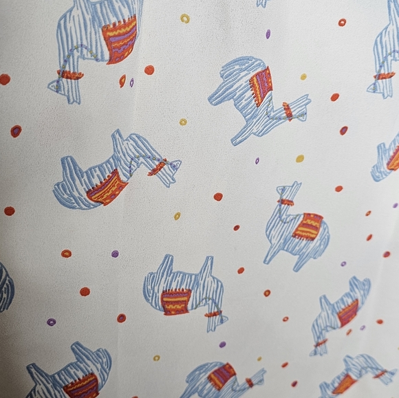 Mod Cloth plus-size llama sleeveless blouse 1X - Picture 2 of 7